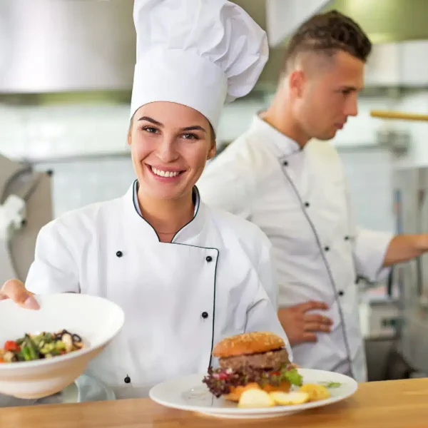 Chef de restaurante trabajando en una cocina profesional